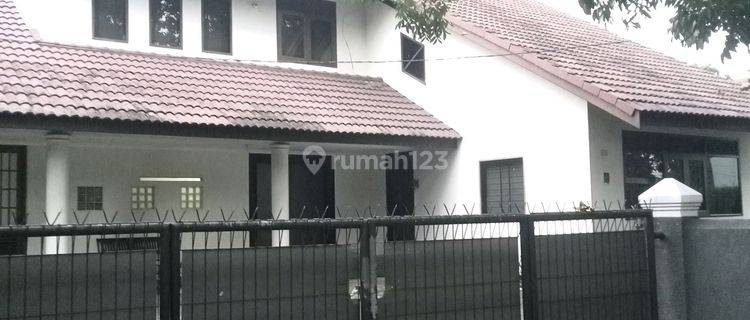 Rumah Sederhana Samping Jalan Di Kota Bandung 1