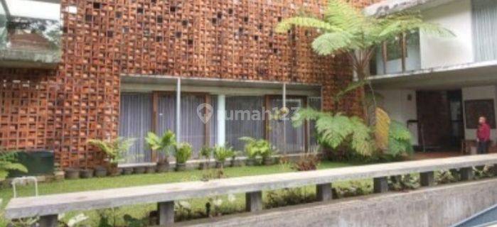 Vila Modern Bagus Aktif Lokasi di Lembang 1