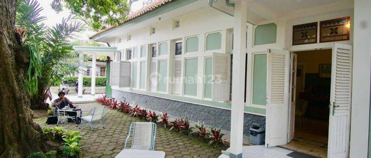 Rumah Hoek Bangunan Klasik Sayap Gatot Subroto Bandung 1