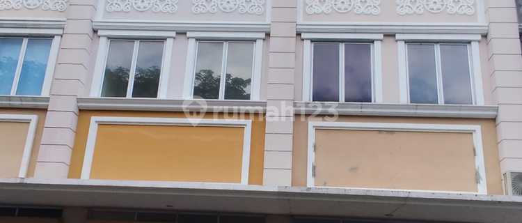 Ruko Menarik dan Berlokasi Strategis di The Walk JGC Jakarta Timur 1