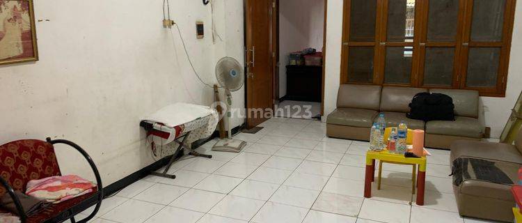 Rumah Minimalis Sederhana Dan Nyaman di Olimo, Gajah Mada, Jakarta Pusat 1