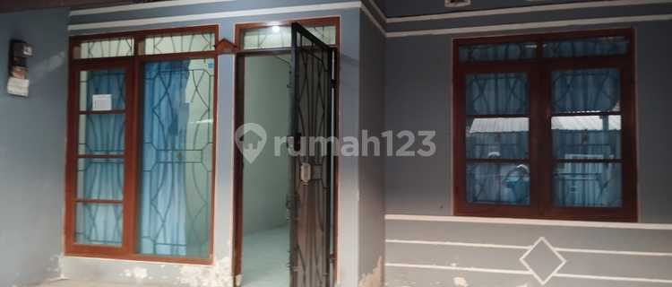 Ready-to-Occupy House in Taman Kopo Indah 3 1