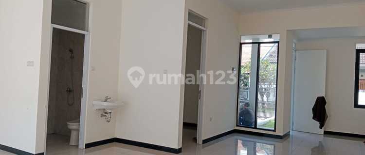 Own a Comfortable 1-Story House in Taman Holis Indah 1