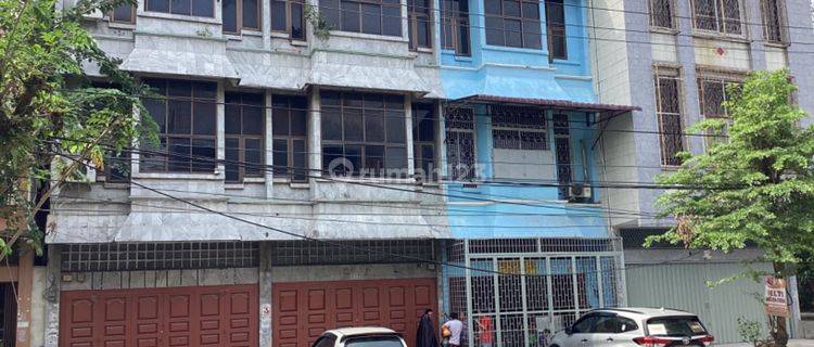 Ruko 3 Lantai Full Keramik Pusat Kota Dijual di Jl. Tanjung Datuk Pekanbaru 1