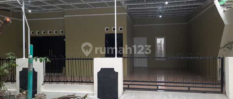 Rent a Spacious House Suitable for Office in East Semarang 1