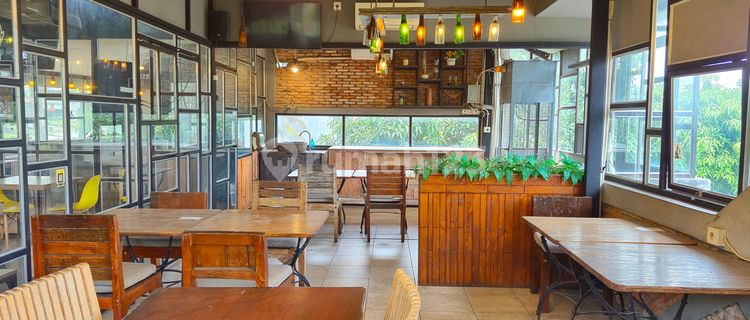 Rent Commercial Space Furnished Well Suitable for Cafe Candisari Semarang 1
