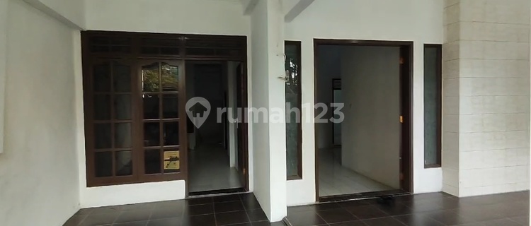 Rent a 2-Story House Suitable for Office Use in East Semarang 1
