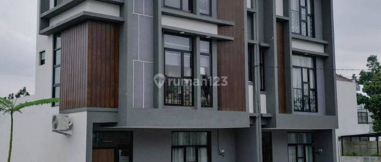 Rumah 3 Lantai Mewah Modern Nempel Bsd Dan Dekat Ke Bintaro 1