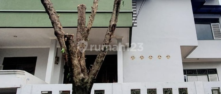 Kost House with 18 Rooms Near Gunadarma University in Kelapa Dua, Depok 1