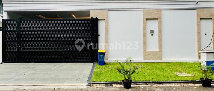 Sell Luxury House with Swimming Pool in Pondok Indah, South Jakarta 1