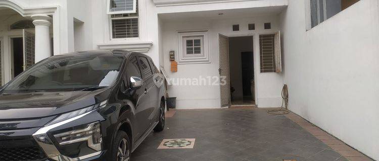 DISEWAKAN RUMAH FULL FURNISH 2,5 LANTAI DI PUSPITA LOKA BSD 1