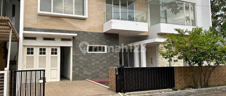 Rumah 2 Lantai Baru SHM di Pantai Mentari Cluster Hampton 1