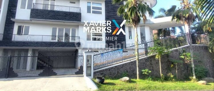 Rumah Premium Semi Furnish Kawasan Elit di Tidar Malang 1