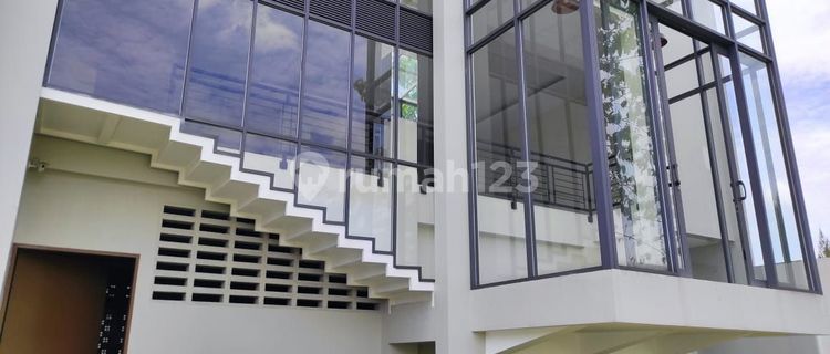 Dijual Rumah Baru 3 lantai di Kota Baru Parahyangan 1