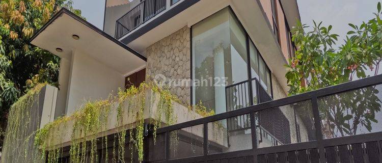 Dijual Turun Harga Rumah Berkonsep Modern Tropical at Kemang 1