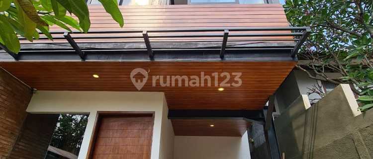 Rumah Di Cipete Modern Bagus Dengan Rooftop Semi Furnished 1