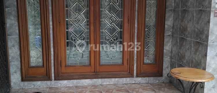 Kost For Sale In South Tanjung Duren strategic road 1