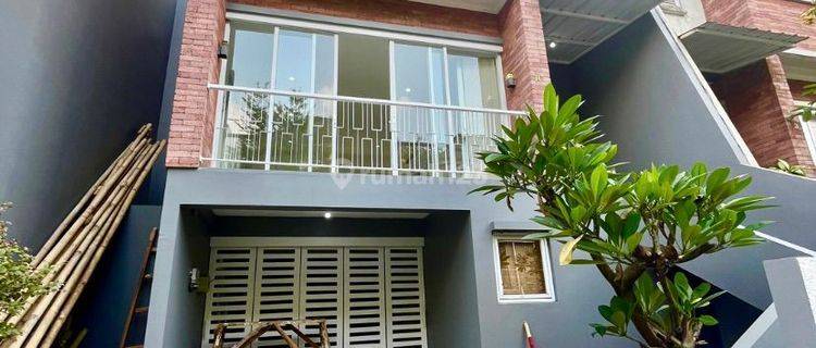 Rumah Modern Minimalist Dalam Townhouse Siap Huni  1