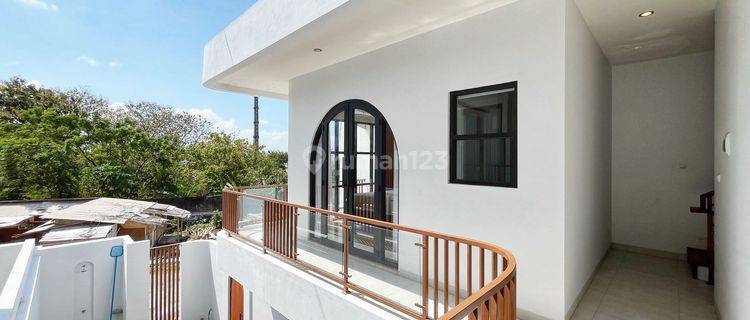 Yearly rental 3 bedroom villa with ocean view in Mumbul Hill Nusa Dua 1