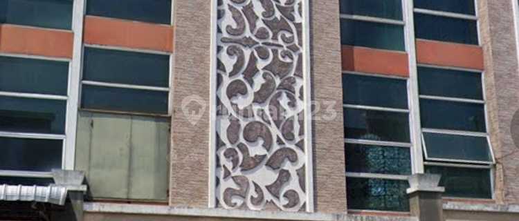 For Sale: Attached Shophouse in Green Park Residential Complex with a Spacious Row, Ideal for Business Use. 1