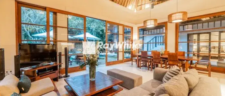 Luxury 3BR Villa With A Minute Walk To Beach In Jimbaran 1