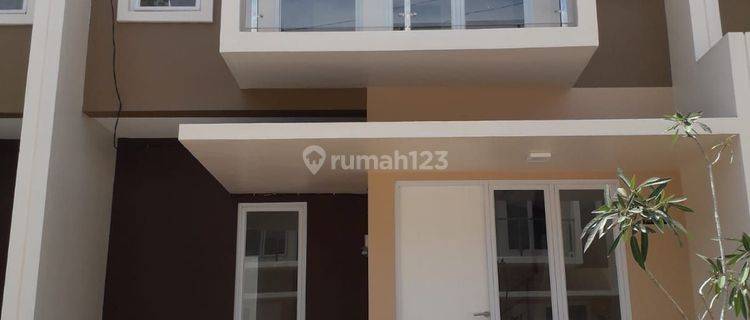 Rumah 2 lantai siap huni lokasi strategis nyaman dan damai  1