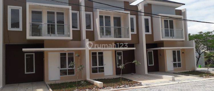 Rumah 2 lantai siap huni lokasi strategis nyaman dan damai  1