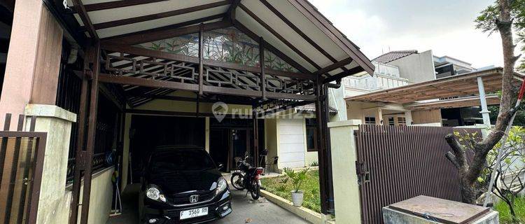 Rumah Bagus Rapih Siap Huni Dalm Komplek Nyman Kewaluyaan Bandung 1