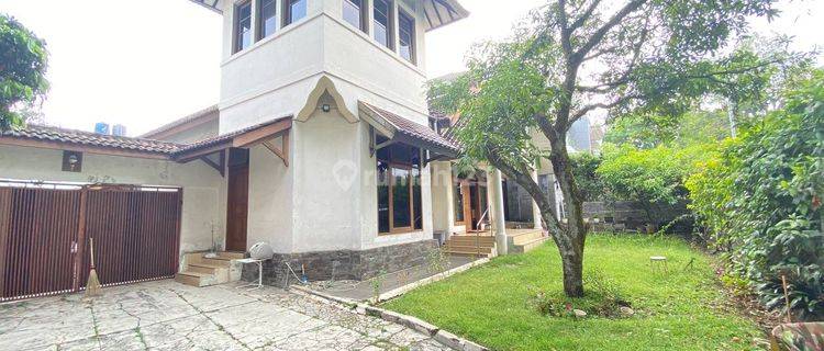 Rumah Bagus Terawat SHM Best Location di Sayap Riau, Bandung 1