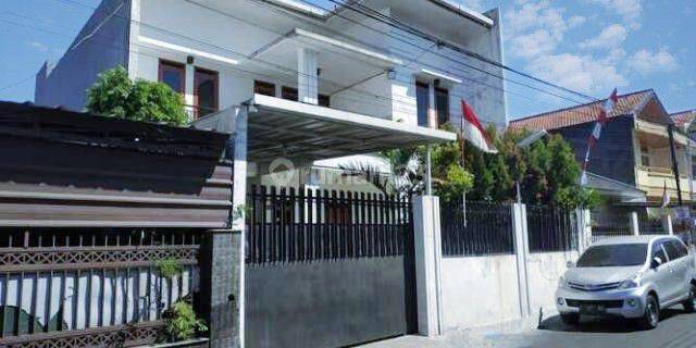 Rumah 2 Lantai Bagus Unfurnished SHM di Kembar Sriwijaya, Bandung 1