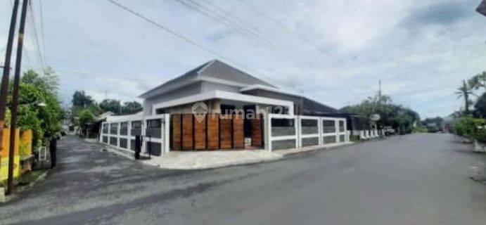 RUMAH BAGUS PINGGIR JALAN COCOK UNTUK HUNIAN &INVESTASI 1