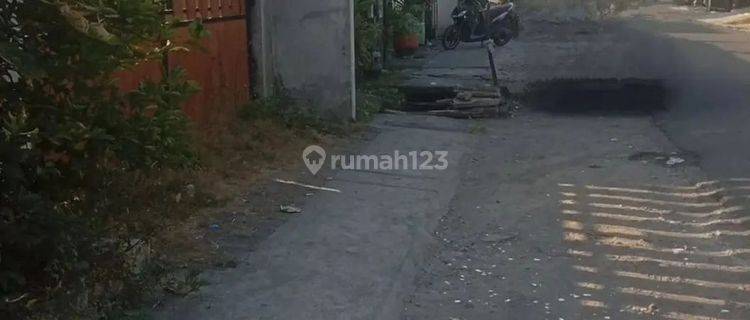 LINGKUNGAN KOS,RAMAI DEKAT AMPLAZ & JEC ,PINGGIR JALAN 1