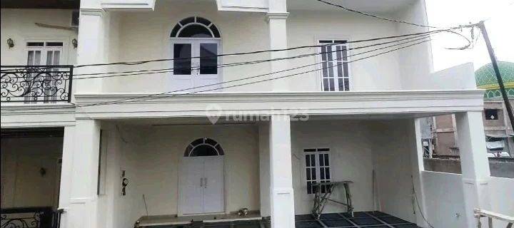 Rumah 2 Lantai Mewah Akses langsung Ke Jalan Raya 1