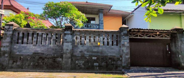 Comfortable residence, strategic location, 2 floors on Jl. Dewi Madri Renon Dw 1