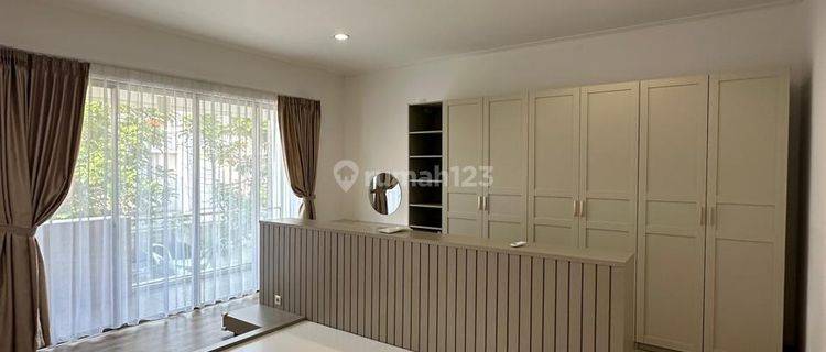 Disewakan Rumah Golf Island PIK 8x25 Semi Furnished rapi!! 1