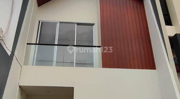 Indent Custom Design Rumah 2 Lantai Meruya Utara Jakarta Barat 1