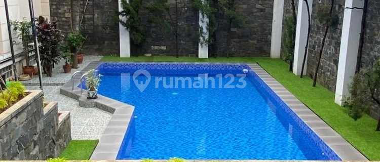 Classic & Luxurious House Hook Position Premium Location in Kebayoran Baru 1