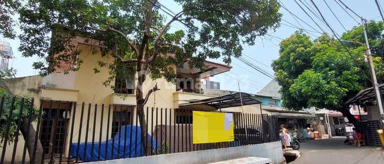 Price Drop on 2-Story House in Strategic Area, Kebon Jeruk Arteri Near RCTI and Kebon Jeruk Toll Gate 1