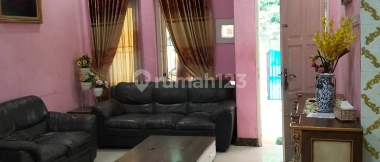 Dijual Rumah Depan Taman di Bintara Bekasi Barat - Lokasi Sangat Strategis 1