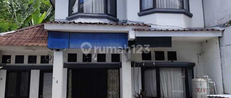 Rumah Dua Lantai Dekat Living World Denpasar 1