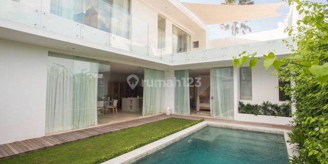 Elegant Three Bedrooms Villa In Berawa Full Furnished 1