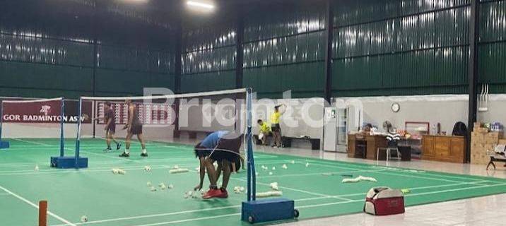 Gedung Lapangan Badminton Indor Berstandar Nasional di Renon, dengan 3 Lapangan Berkarpet diatas Tanah Seluas 6 Are, Bisa di Kembangkan jadi 4 Lapangan 1