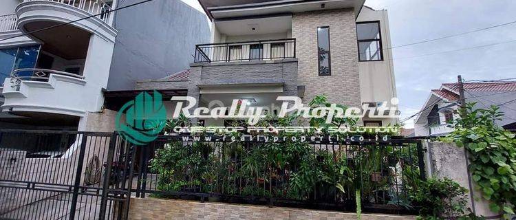 Dijual Rumah  Cantik 2 Lt Dibawah Harga Pasar , Siap Huni, Sangat Nyaman Dan Strategis, Posisi  Hook Dalam Cluster  Di Kelapa Gading Jakarta Utara

 1