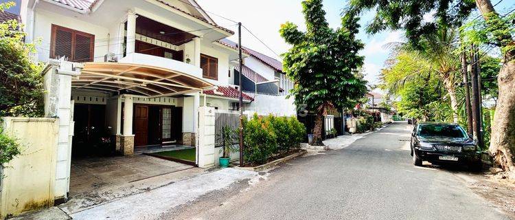 Rumah Bagus 240m2 Akses Jalan Lebar 2 Mobil Lokasi Bagus 1