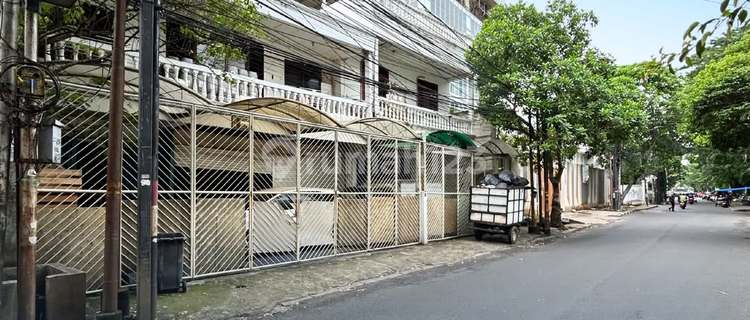 Commercial Location 200m2 Suitable for Business/Boarding House/Office 1