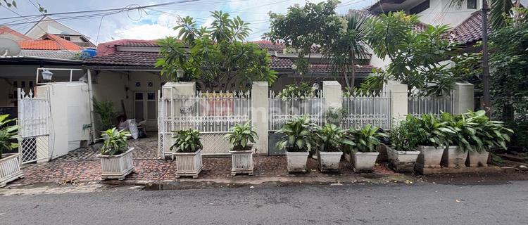 Rumah 350m2 Akses Lebar 2 Mobil Dekat Tol Pancoran 1