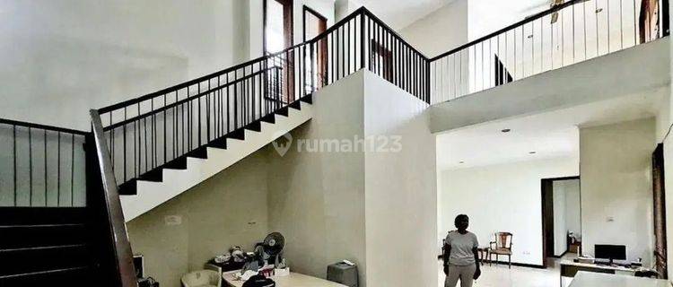 Dijual Rumah Hook 2 Lantai Kebayoran Baru Jakarta Selatan 1