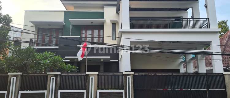 2-Storey House in Menteng, Central Jakarta Ready to Occupancy, Nice and Tidy 1