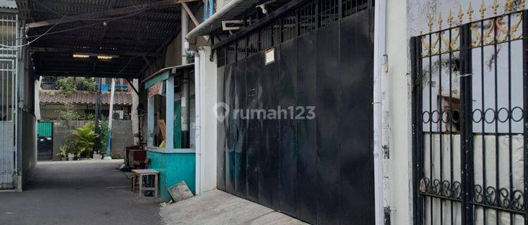 Rumah Produktif  Di Pejagalan saat ini digunakan untuk Konveksi Fasilitas Kantor Mess  & Karyawan dekat Pusat Niaga dekat jalan Tol      # lng 1