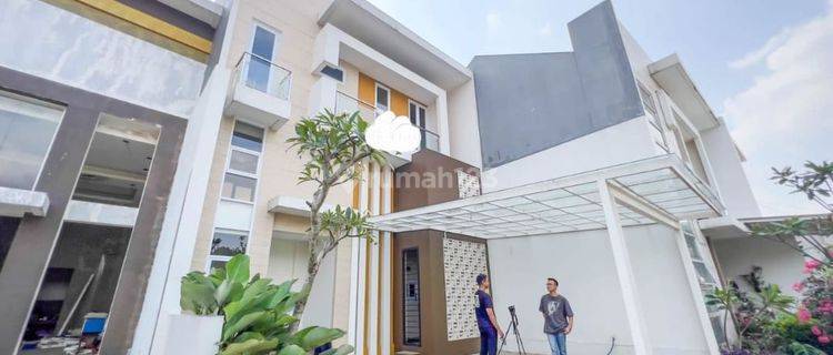 Rumah Town House di di Pasar Minggu Jakarta Selatan 2 Lantai + Mezzanine Bagus SHM dekat ke AEON Mall Toll Gate Antam Arkadia, dekat Stasiun Tanjung Barat, Masjid,  SD Al Azhar 1